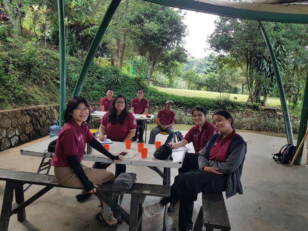 eagle hill camp mega mendung puncak