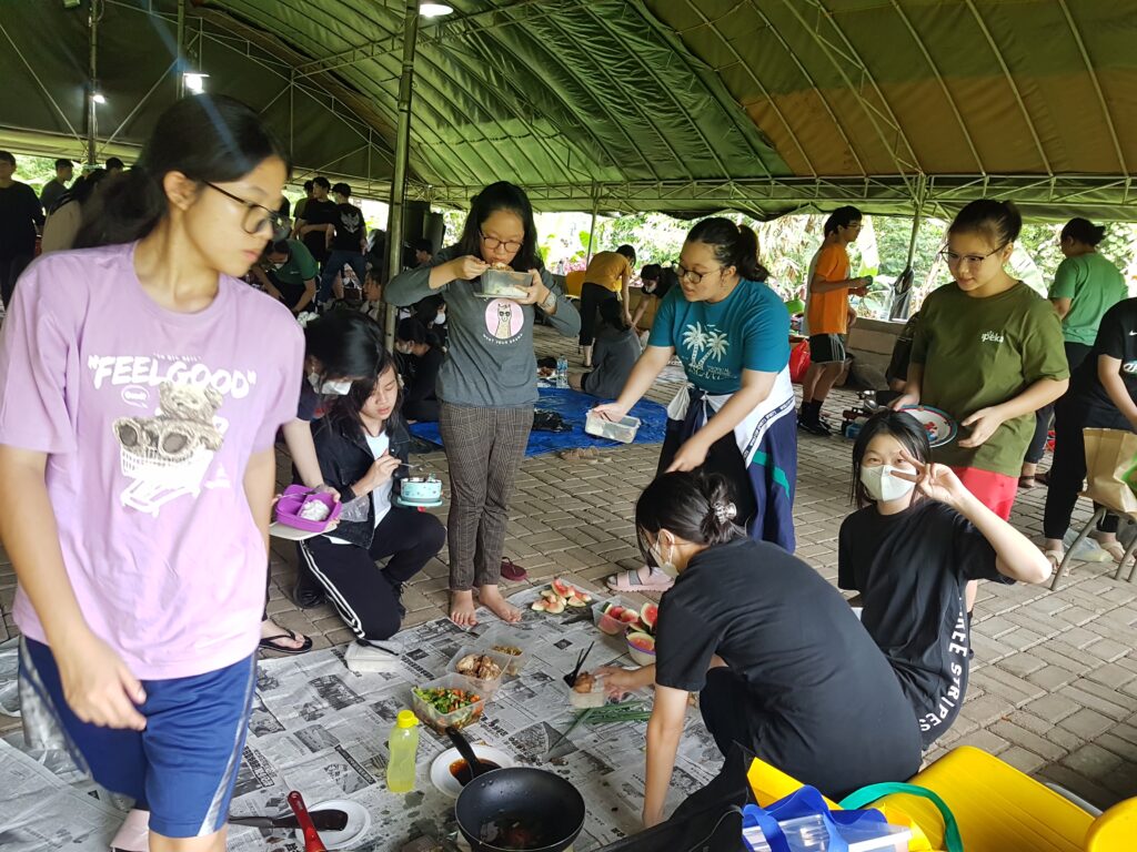 eagle hill camp puncak
